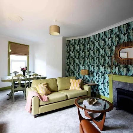 Lincoln Apartment Freshly Renovated Common Views Burton  Exterior photo