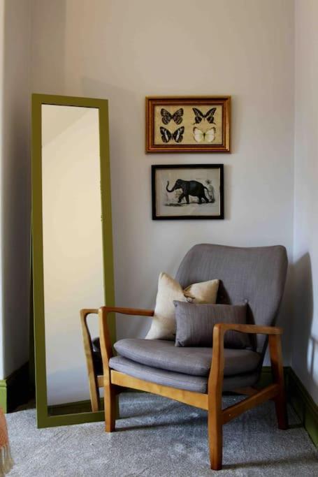 Lincoln Freshly Renovated Common Views Apartment *